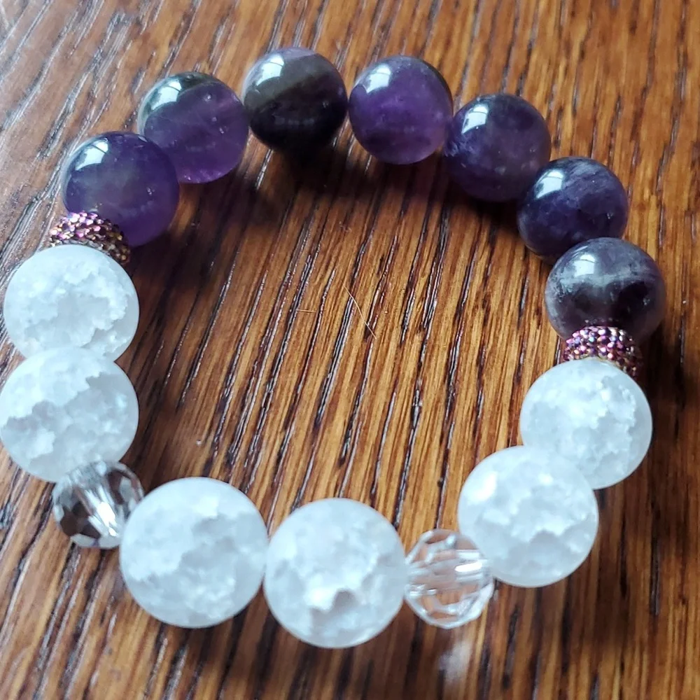 Handmade gemstone bracelet with Amethyst and Quartz - Picture 2 of 3